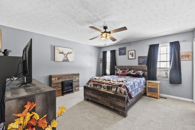 2305 Smith Mountain Lake PKWY, Huddleston, VA 24104