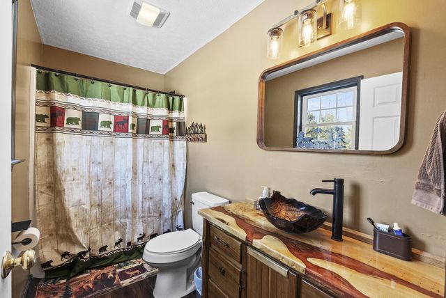 2305 Smith Mountain Lake PKWY, Huddleston, VA 24104