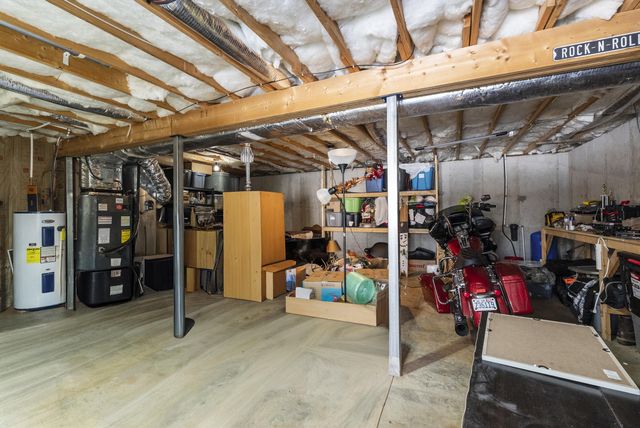 2305 Smith Mountain Lake PKWY, Huddleston, VA 24104