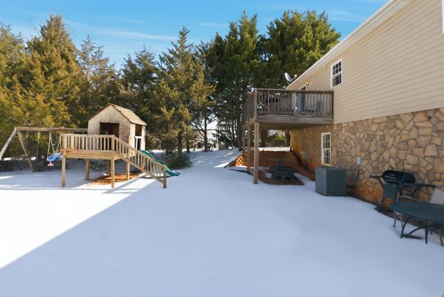 2305 Smith Mountain Lake PKWY, Huddleston, VA 24104