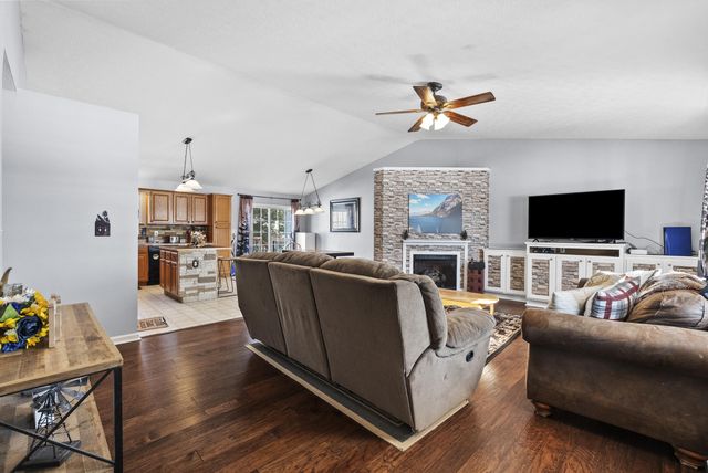 2305 Smith Mountain Lake PKWY, Huddleston, VA 24104