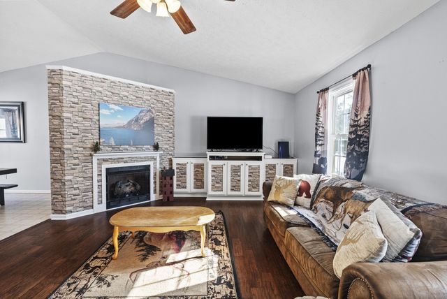 2305 Smith Mountain Lake PKWY, Huddleston, VA 24104