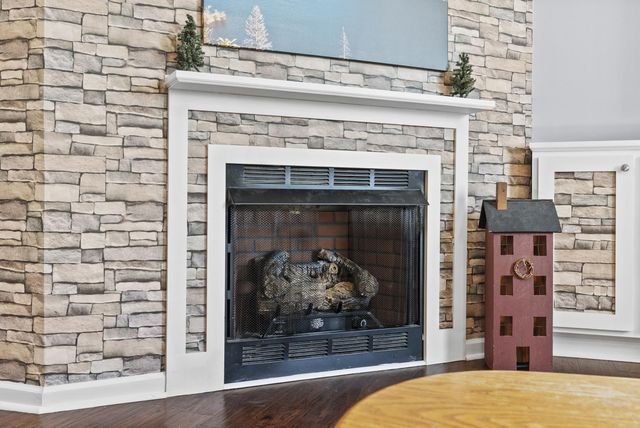 2305 Smith Mountain Lake PKWY, Huddleston, VA 24104