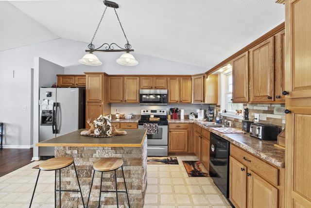 2305 Smith Mountain Lake PKWY, Huddleston, VA 24104