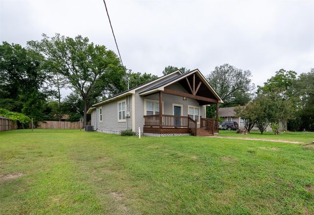 203 N Texas Street, Madisonville, TX 77864