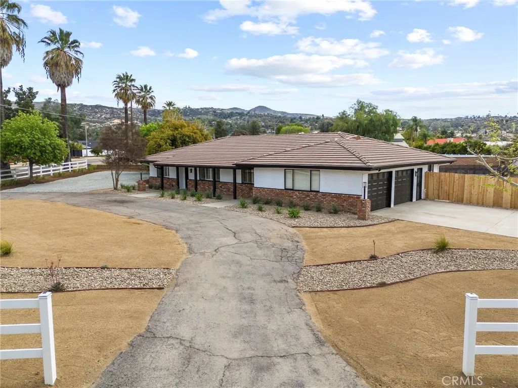 Image 1 of property listing at 27265 Hemet Street, Hemet, CA 92544
