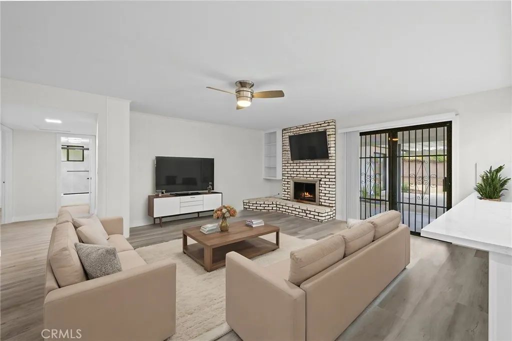 Image 11 of property listing at 27265 Hemet Street, Hemet, CA 92544