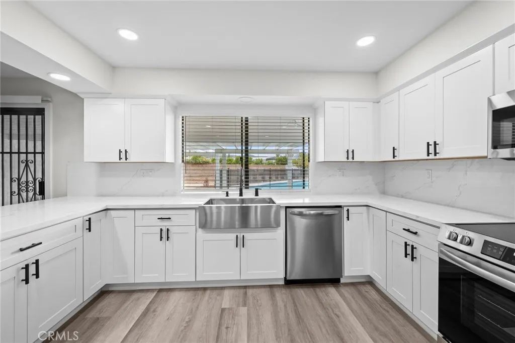 Image 12 of property listing at 27265 Hemet Street, Hemet, CA 92544