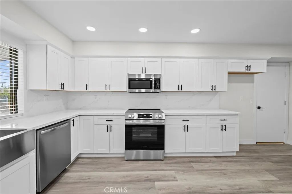 Image 13 of property listing at 27265 Hemet Street, Hemet, CA 92544