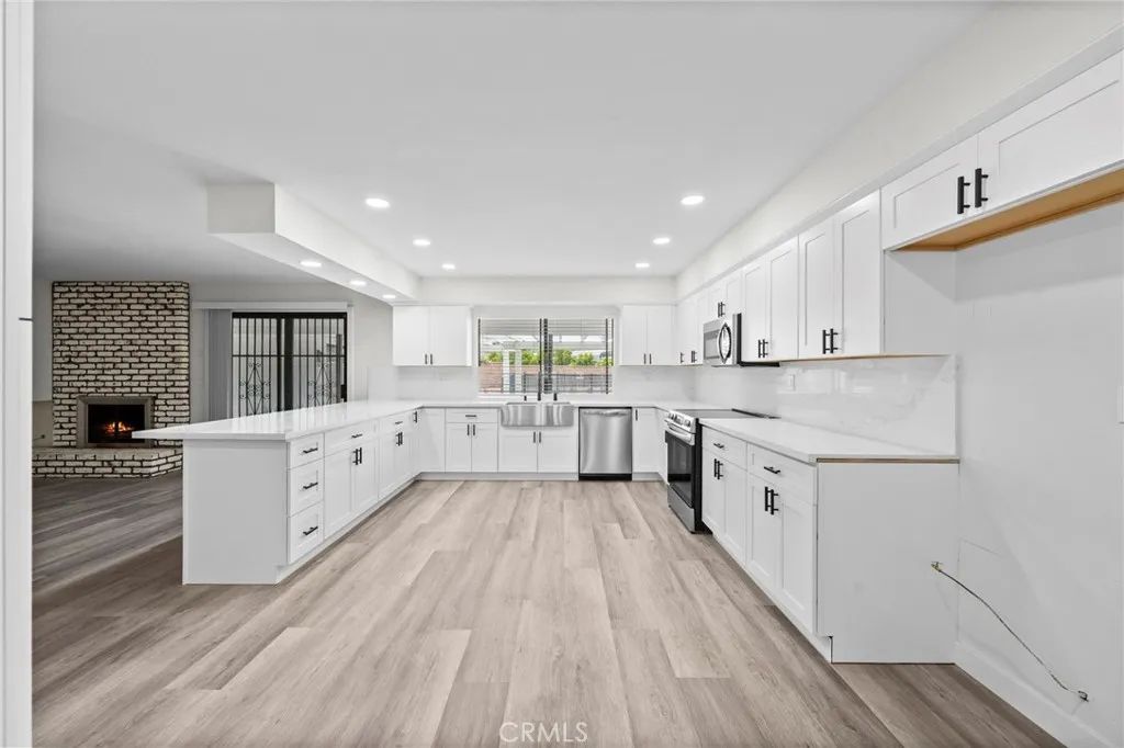 Image 14 of property listing at 27265 Hemet Street, Hemet, CA 92544
