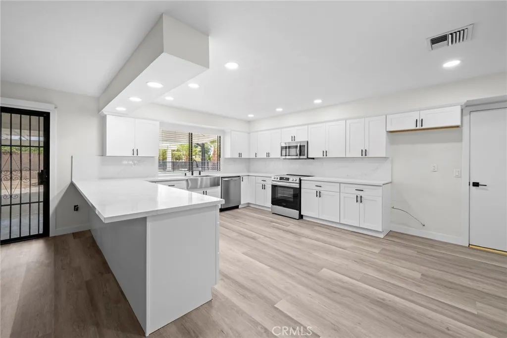 Image 15 of property listing at 27265 Hemet Street, Hemet, CA 92544
