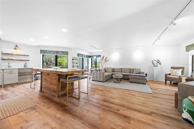 450 BEACH ROAD 3, Sarasota, FL 34242