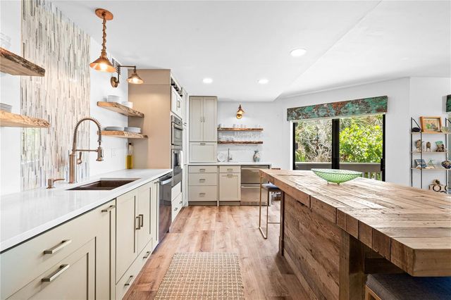 450 BEACH ROAD 3, Sarasota, FL 34242