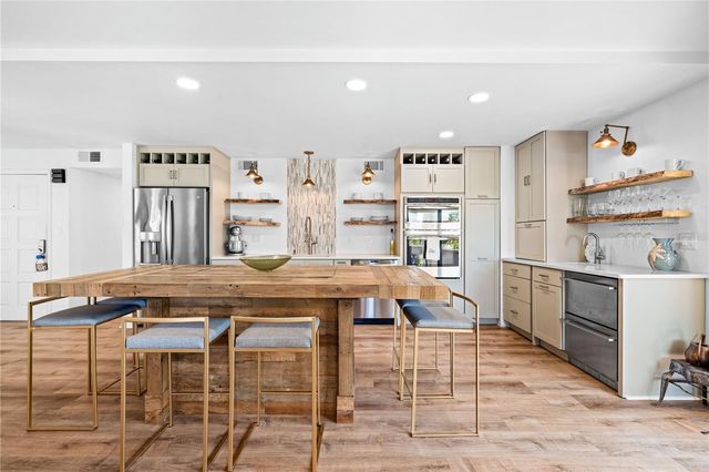 450 BEACH ROAD 3, Sarasota, FL 34242