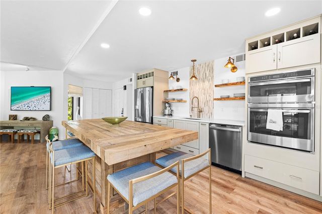 450 BEACH ROAD 3, Sarasota, FL 34242