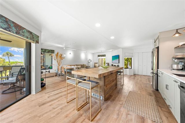 450 BEACH ROAD 3, Sarasota, FL 34242