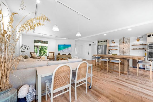 450 BEACH ROAD 3, Sarasota, FL 34242