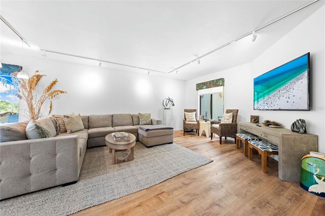 450 BEACH ROAD 3, Sarasota, FL 34242