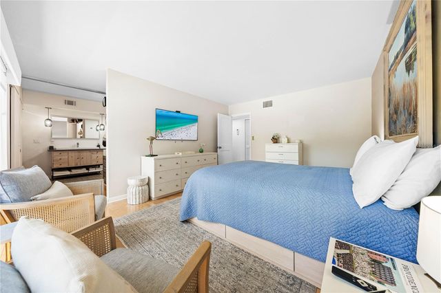 450 BEACH ROAD 3, Sarasota, FL 34242