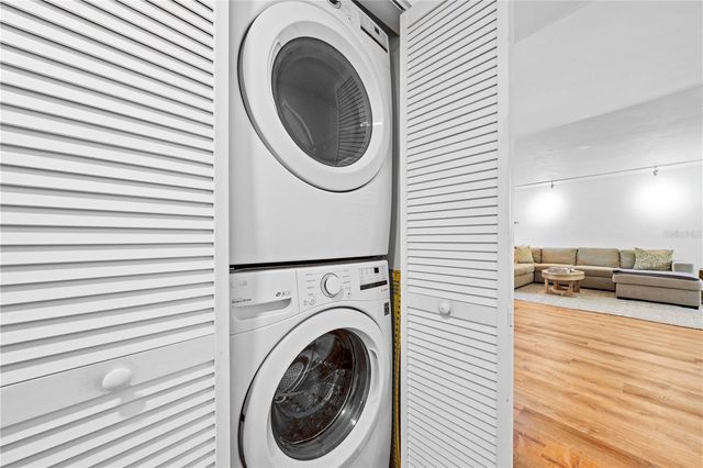 450 BEACH ROAD 3, Sarasota, FL 34242