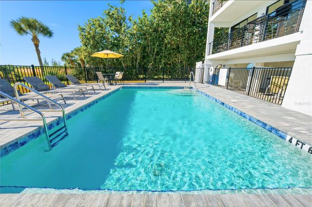 450 BEACH ROAD 3, Sarasota, FL 34242