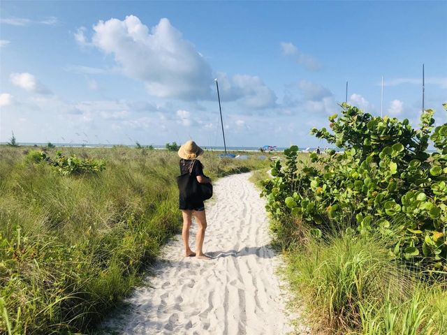 450 BEACH ROAD 3, Sarasota, FL 34242