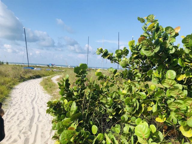 450 BEACH ROAD 3, Sarasota, FL 34242