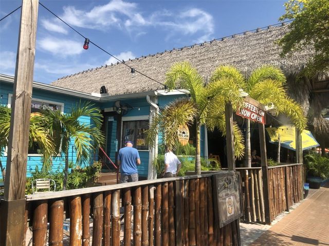 450 BEACH ROAD 3, Sarasota, FL 34242