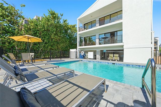 450 BEACH ROAD 3, Sarasota, FL 34242