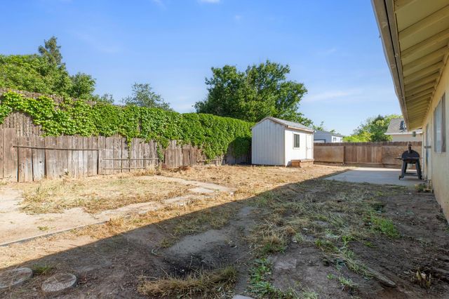 1348 E d, Oakdale, CA 95361