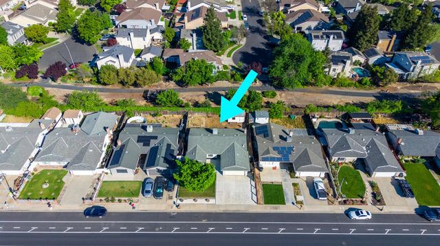 1348 E d, Oakdale, CA 95361