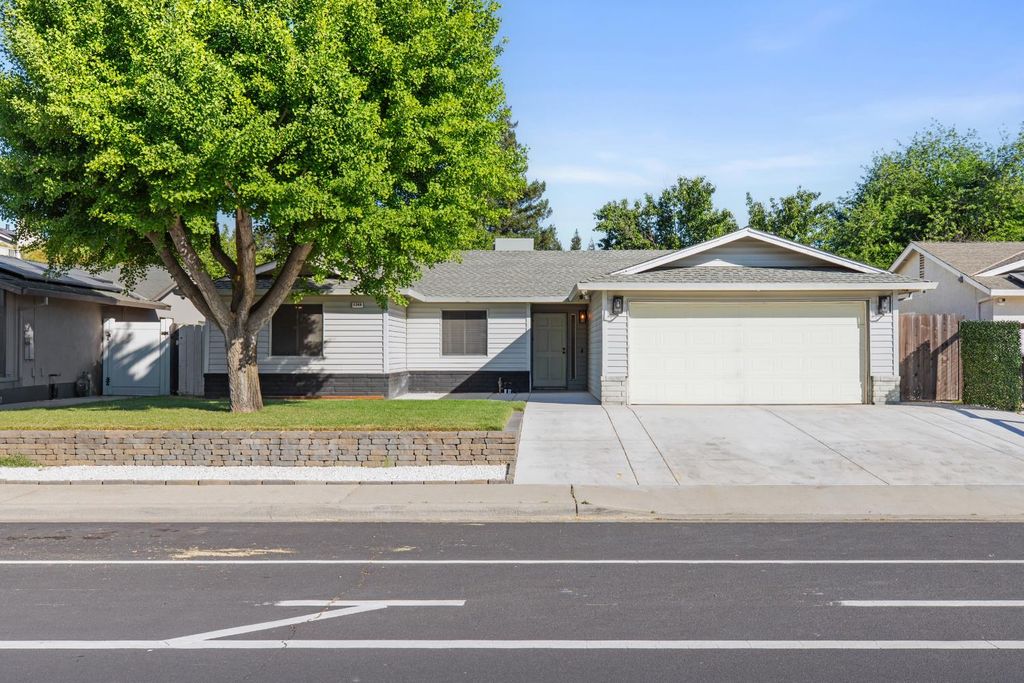 1348 E d, Oakdale, CA 95361