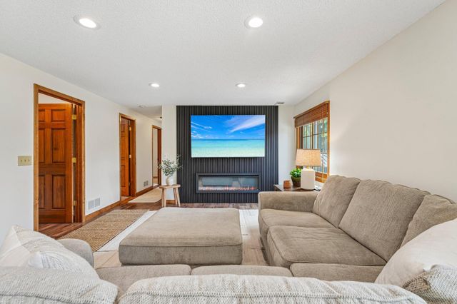 2318 Friendship Lane, Burnsville, MN 55337