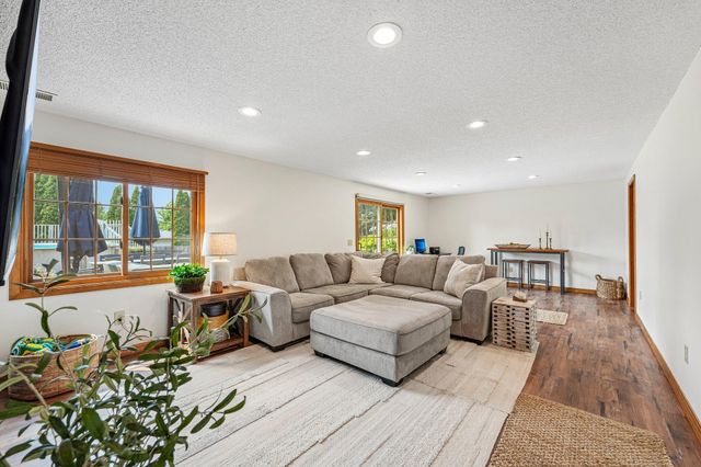 2318 Friendship Lane, Burnsville, MN 55337