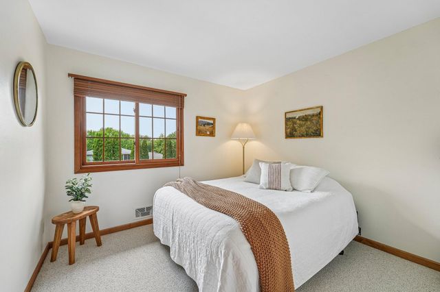 2318 Friendship Lane, Burnsville, MN 55337