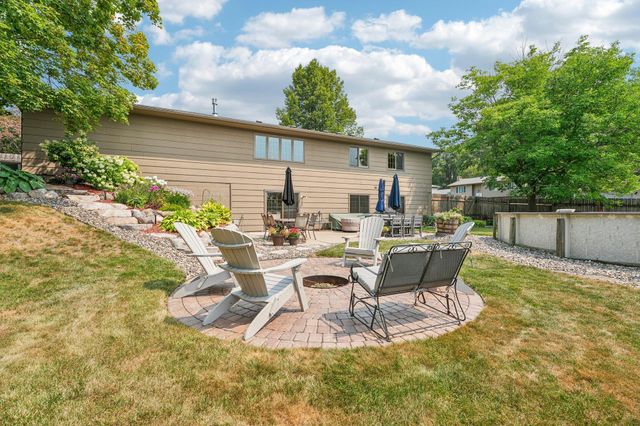 2318 Friendship Lane, Burnsville, MN 55337