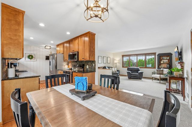 2318 Friendship Lane, Burnsville, MN 55337