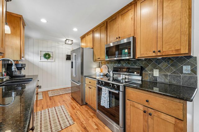 2318 Friendship Lane, Burnsville, MN 55337