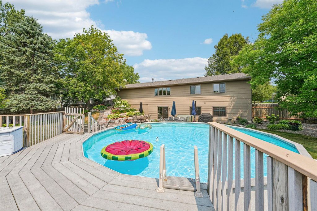 2318 Friendship Lane, Burnsville, MN 55337