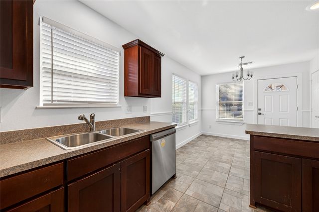 704 E Sycamore Street, Sherman, TX 75090