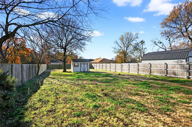 704 E Sycamore Street, Sherman, TX 75090