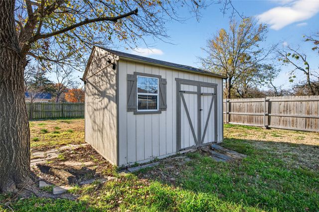 704 E Sycamore Street, Sherman, TX 75090