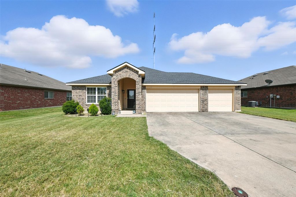 328 Broken Bow, Krum, TX 76249