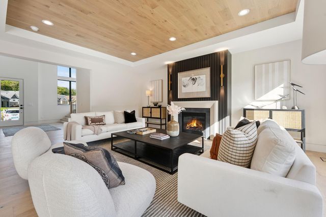 705 Ensconced Way, Chaska, MN 55318