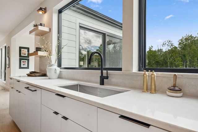 705 Ensconced Way, Chaska, MN 55318