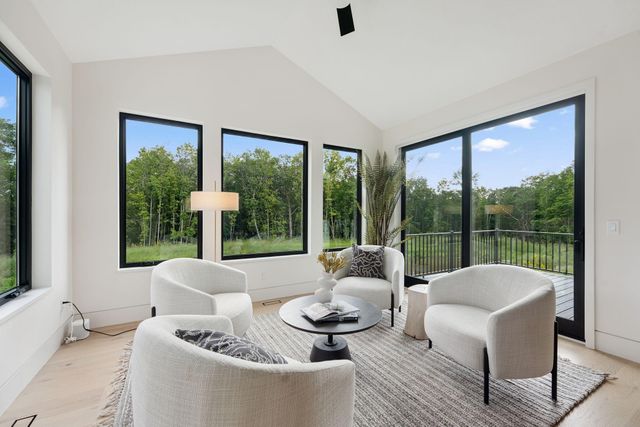 705 Ensconced Way, Chaska, MN 55318