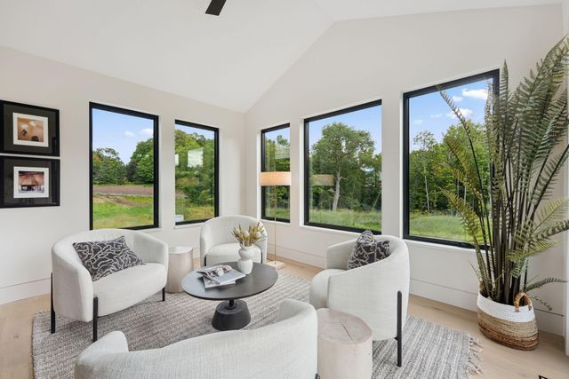 705 Ensconced Way, Chaska, MN 55318