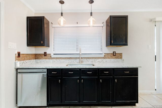 7910 chestnut barr, Converse, TX 78109