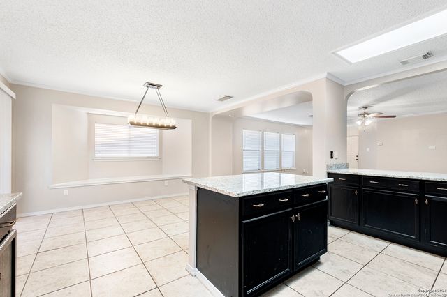 7910 chestnut barr, Converse, TX 78109