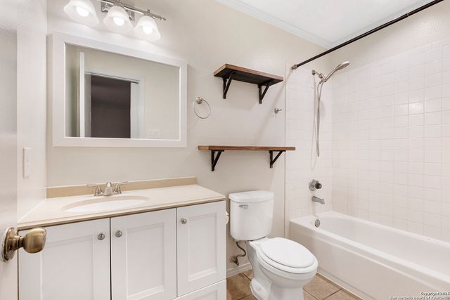 7910 chestnut barr, Converse, TX 78109